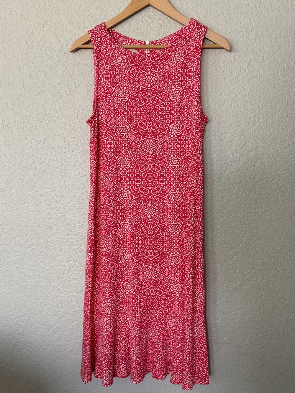 Tommy Bahama Sleeveless Pink Patterned just below knee Dress size Medium